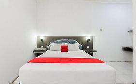 RedDoorz Syariah near Q-Mall Banjarbaru